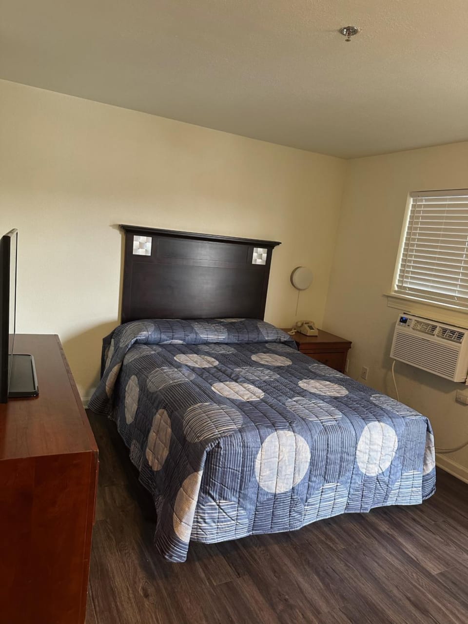 Bed, TV and multimedia