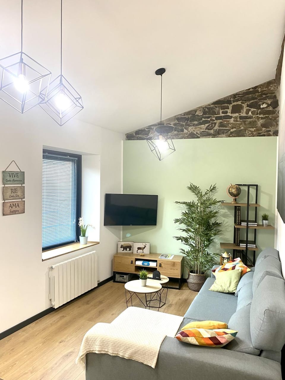 Communal lounge/ TV room, TV and multimedia, Living room