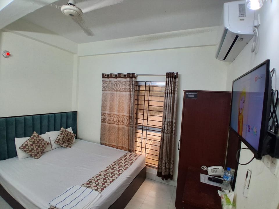 Bed, TV and multimedia, Bedroom, air conditioner