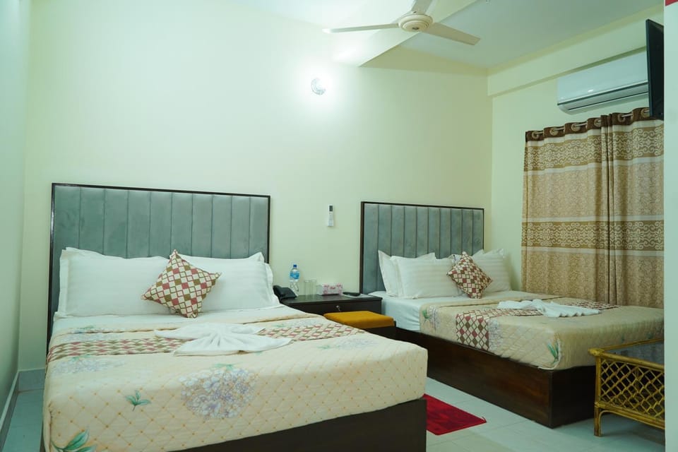 Bed, Photo of the whole room, Bedroom, air conditioner