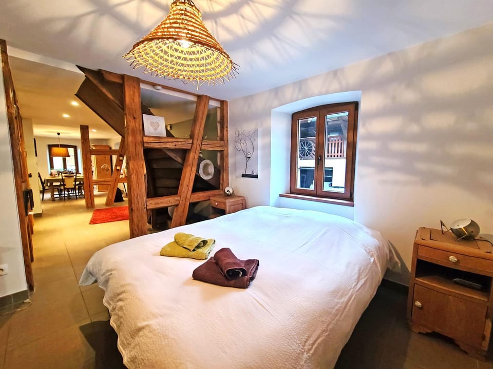 Bed, Photo of the whole room, Bedroom