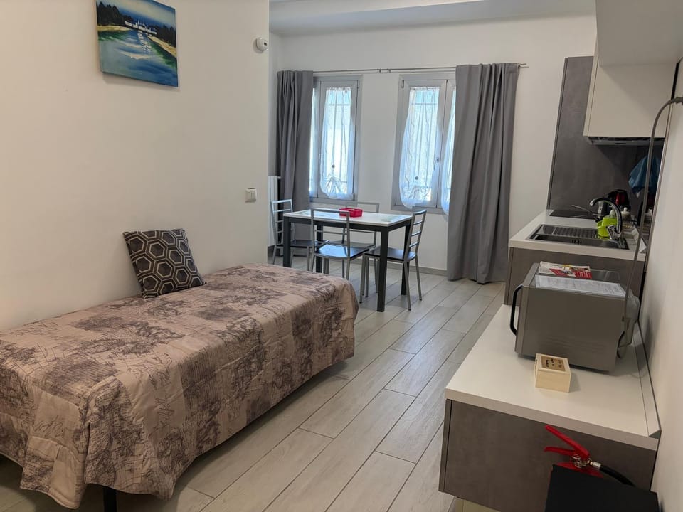 Bed, Living room
