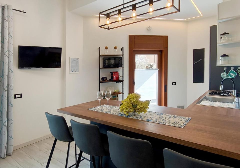 TV and multimedia, Kitchen or kitchenette, Dining area, Evening entertainment