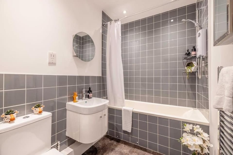 Windsor Castle Chic 1BR,Parking - By Tempstay Apartment in Windsor
