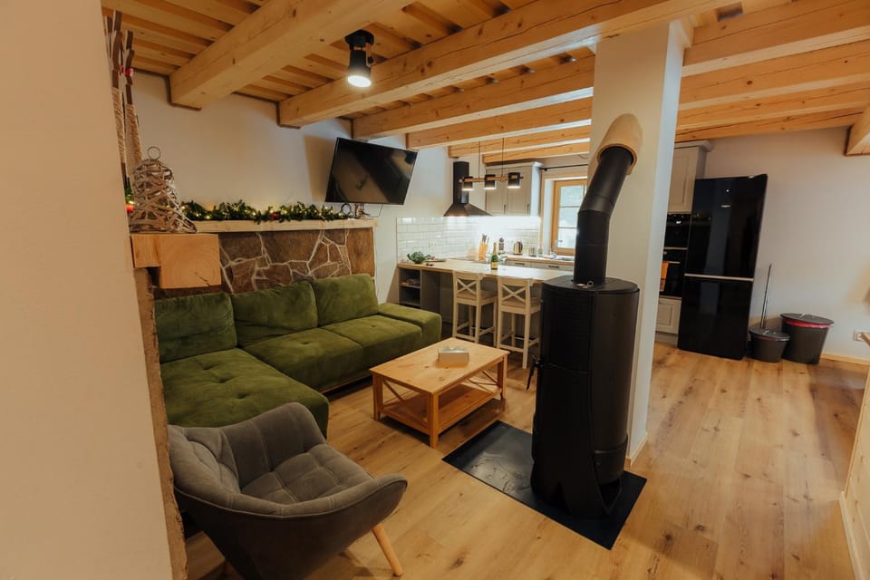 Communal lounge/ TV room, Kitchen or kitchenette, Living room, Seating area, Evening entertainment