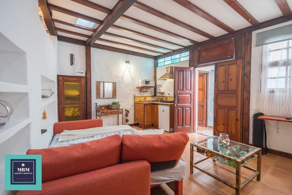 Photo of the whole room, Seating area