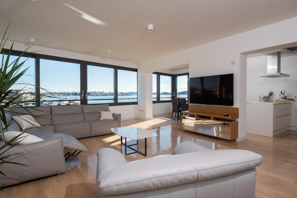 Natural landscape, TV and multimedia, Living room, Sea view