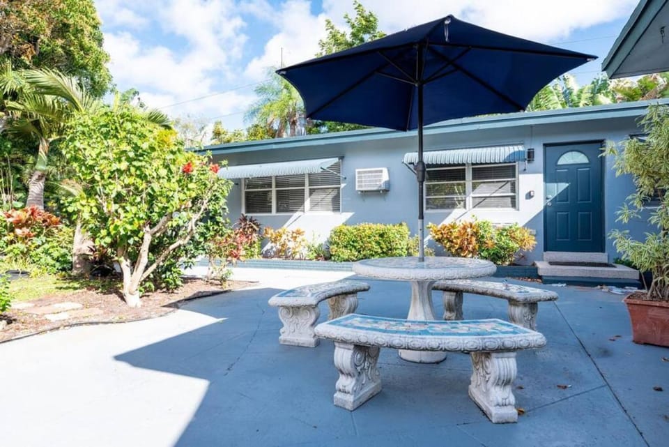 The Dolphin Studio at Lake Ridge Apartment in Fort Lauderdale