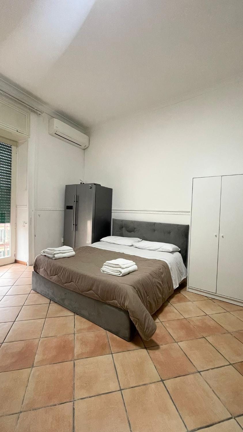 Bed, Photo of the whole room, Bedroom, City view