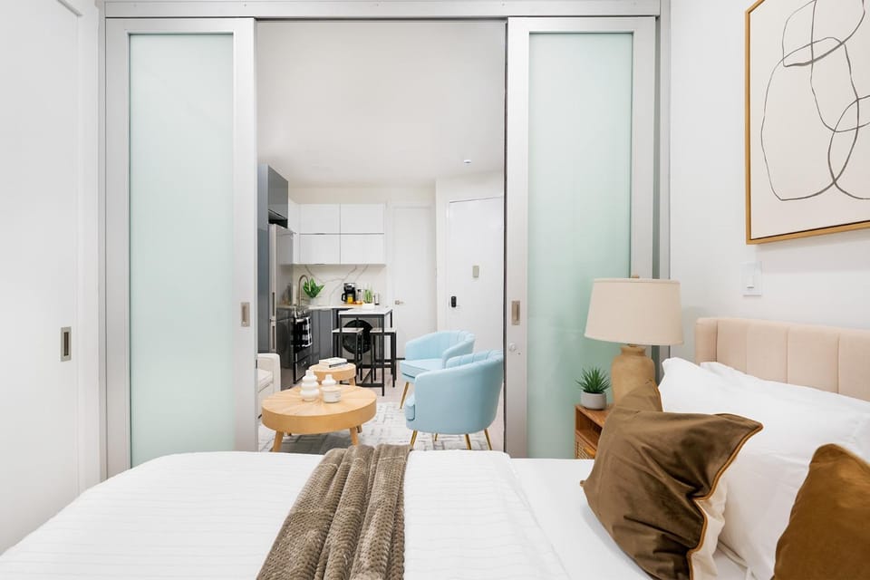 317-2A Sleek Modern 1Br UES W D Apartment in Roosevelt Island