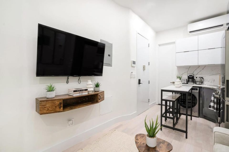 317-1B Modern 1Br UES W D Apartment in Roosevelt Island