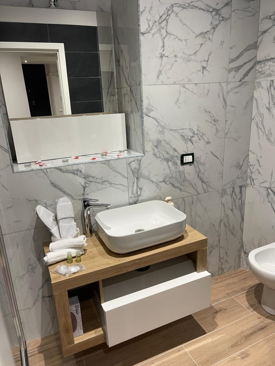 Shower, Toilet