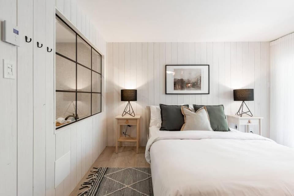Luxurious & Modern Tremblant Loft Pool&Spa Access House in Mont-Tremblant