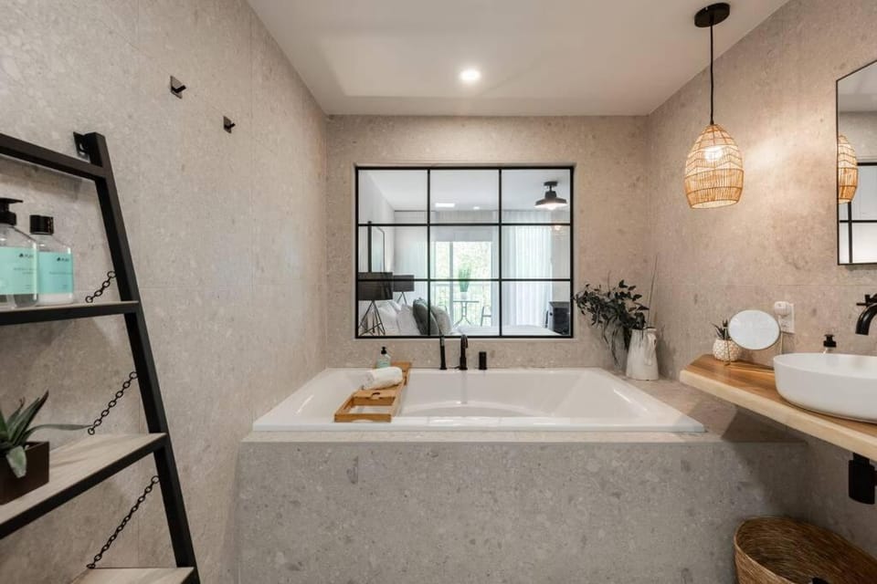 Luxurious & Modern Tremblant Loft Pool&Spa Access House in Mont-Tremblant