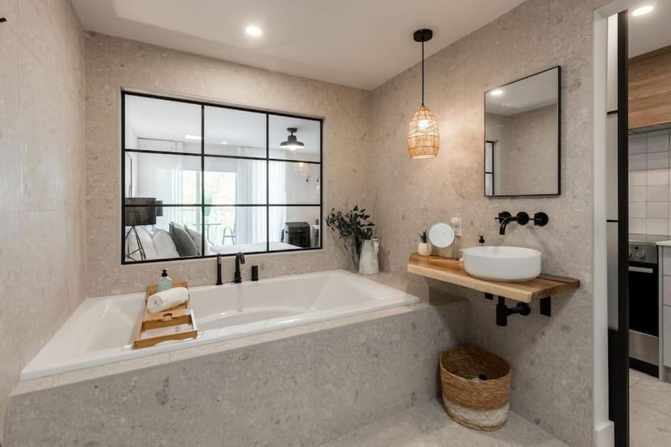 Luxurious & Modern Tremblant Loft Pool&Spa Access Apartment in Mont-Tremblant