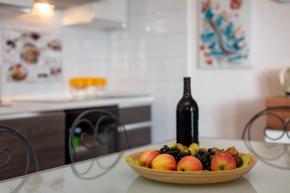 Kitchen or kitchenette, Food and drinks, Food, pet friendly, stove