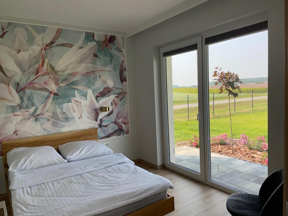 Spring, Bed, Natural landscape, Garden, Photo of the whole room, Bedroom, Garden view