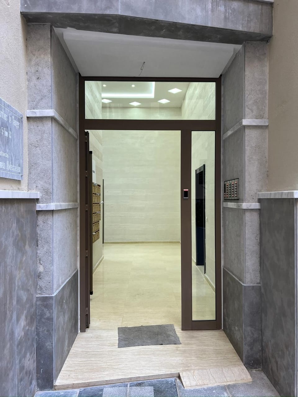 Facade/entrance