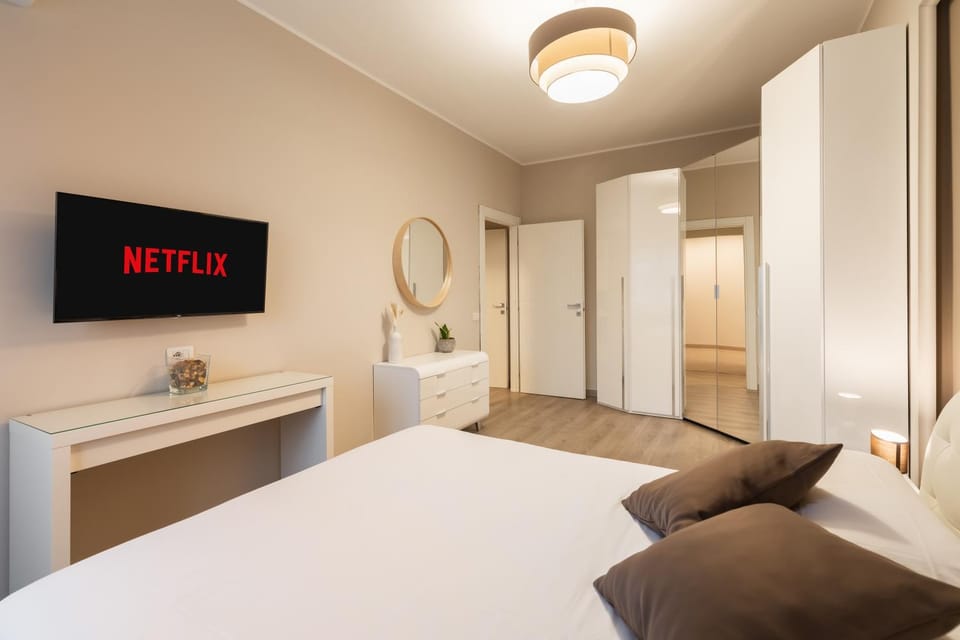 Bedroom, wardrobe