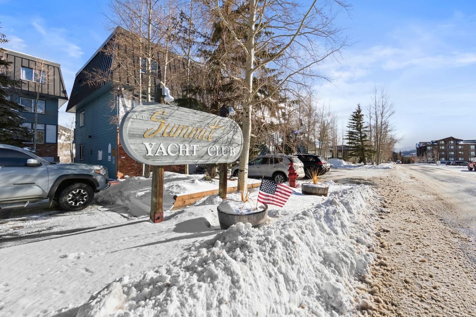 Summit Yacht Club #10: 2 Apartment in Dillon