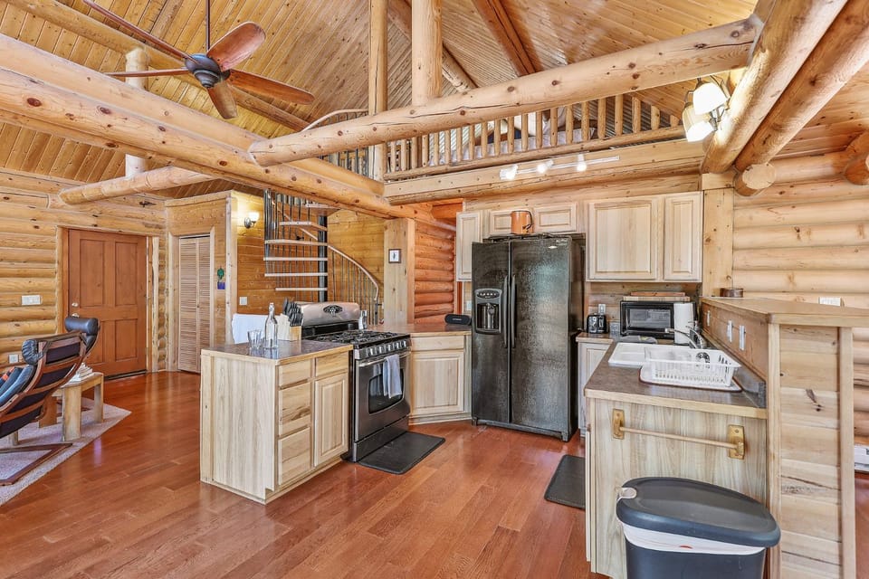 Lovely & Rustic TreeHouse Cabin - Stargazing in the Pines! Cabin in Kachina Village