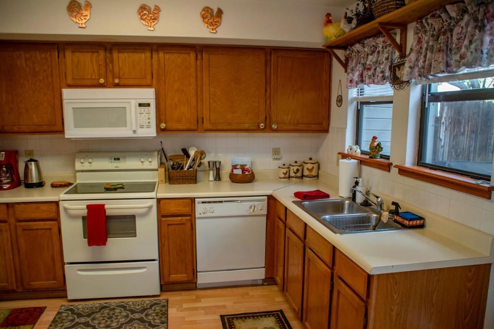 Spring Meadows Marvelous & Bright Town Home - Close to Foxglenn Park and Country Club! House in Flagstaff