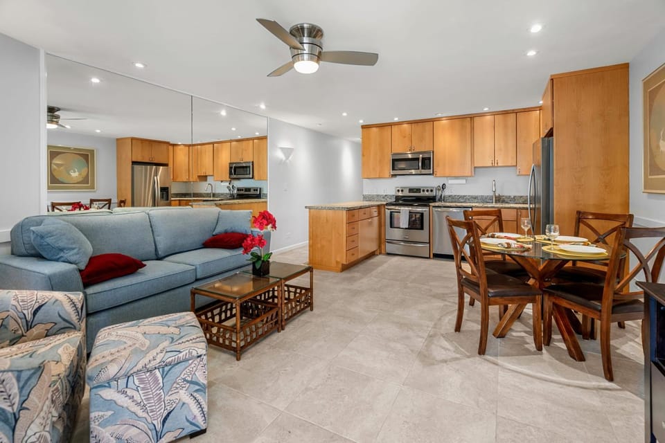 Kitchen or kitchenette, Living room, Dining area