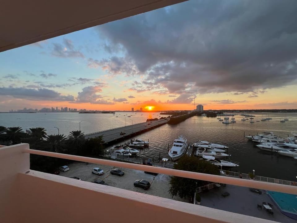 View (from property/room), Balcony/Terrace, City view, Sea view, Sunrise, Sunset