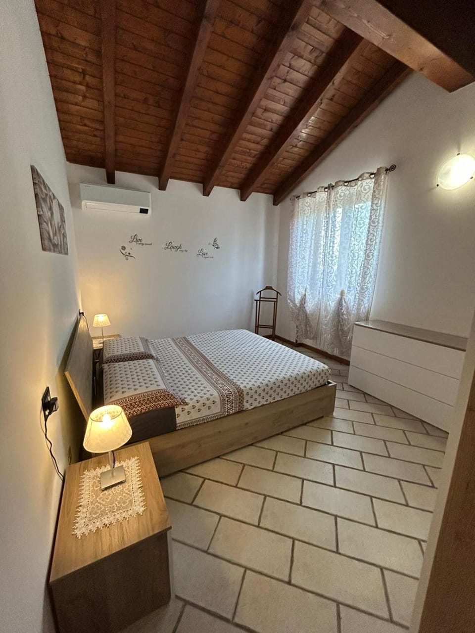 Photo of the whole room, Bedroom