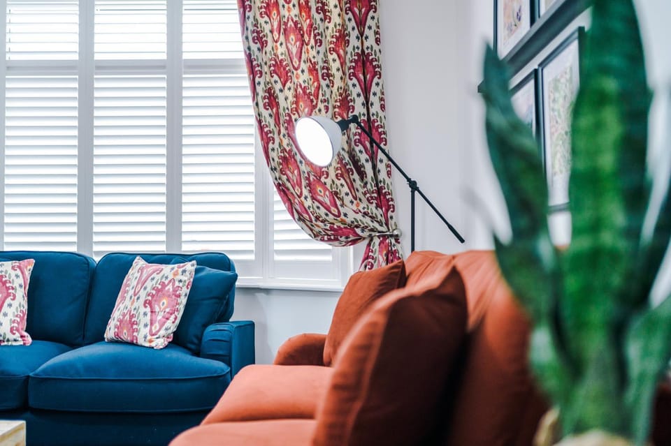 TV and multimedia, Living room, Decorative detail, Seating area