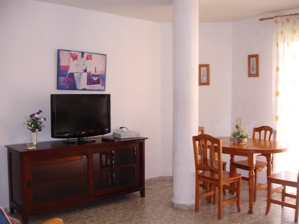 TV and multimedia, Living room, Dining area