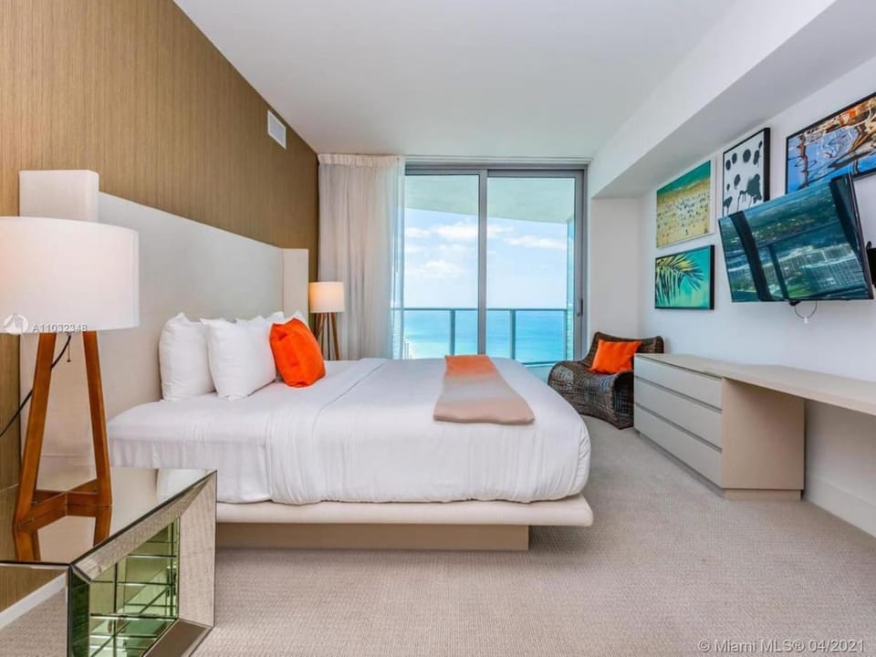 TV and multimedia, Photo of the whole room, Bedroom, Sea view