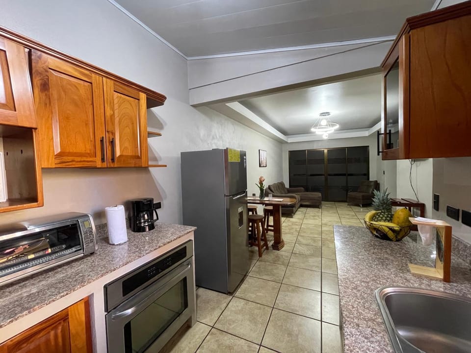 Kitchen or kitchenette, Dining area, minibar, pet friendly, toaster