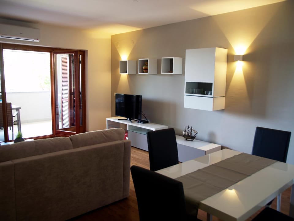 Living room, Photo of the whole room
