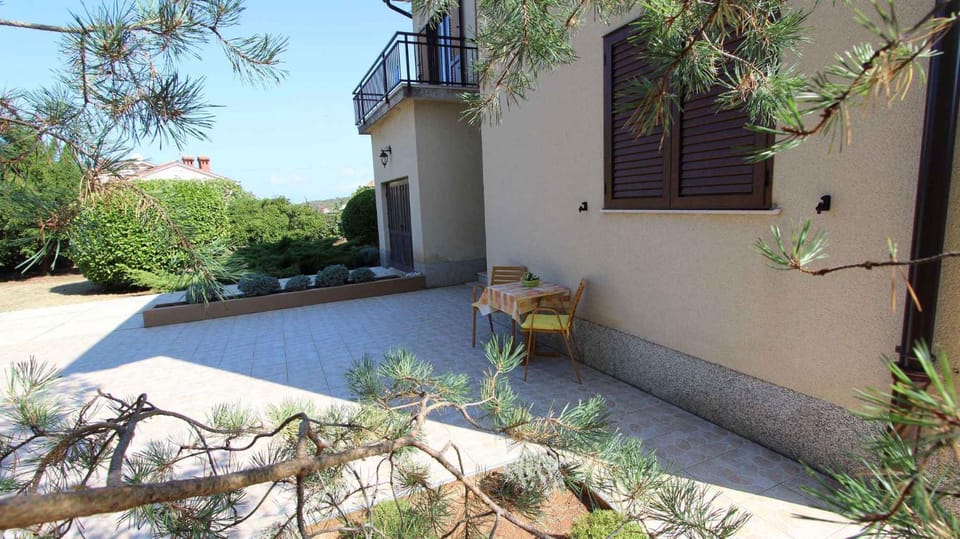 Property building, Summer, Garden