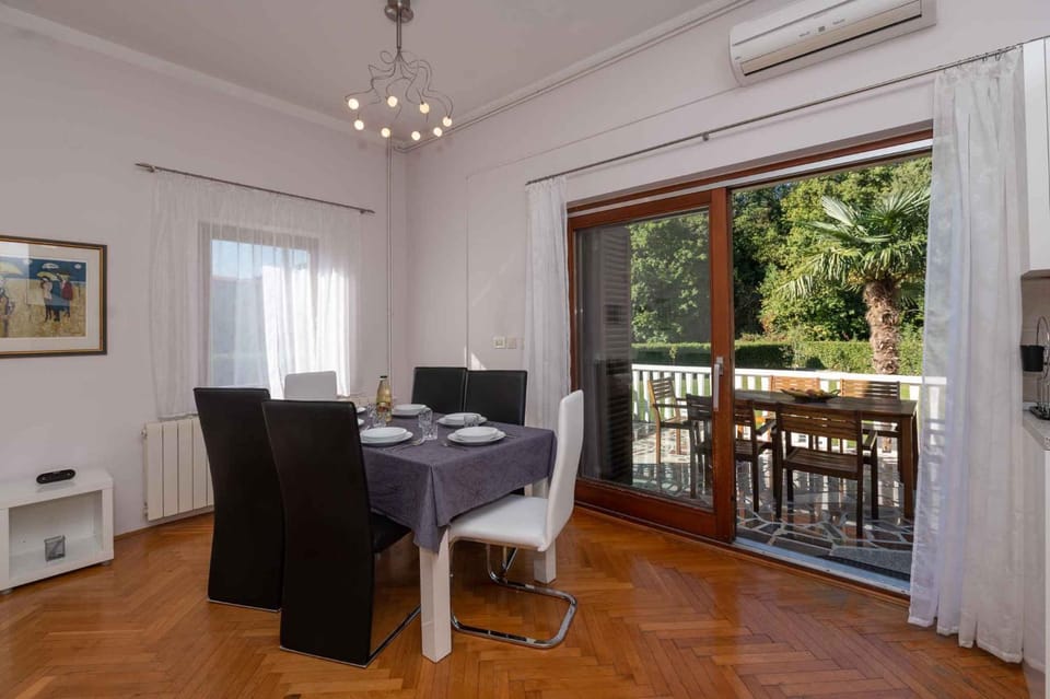Balcony/Terrace, Dining area