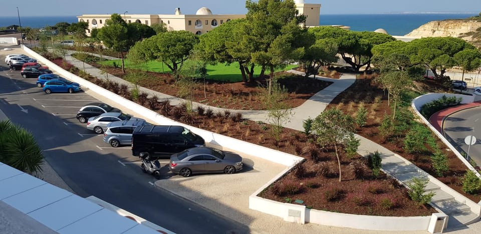 Garden view, Street view