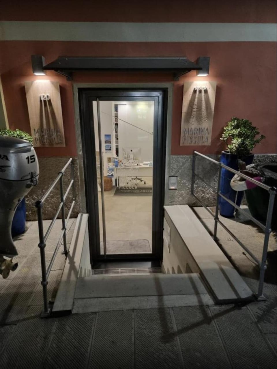 Facade/entrance