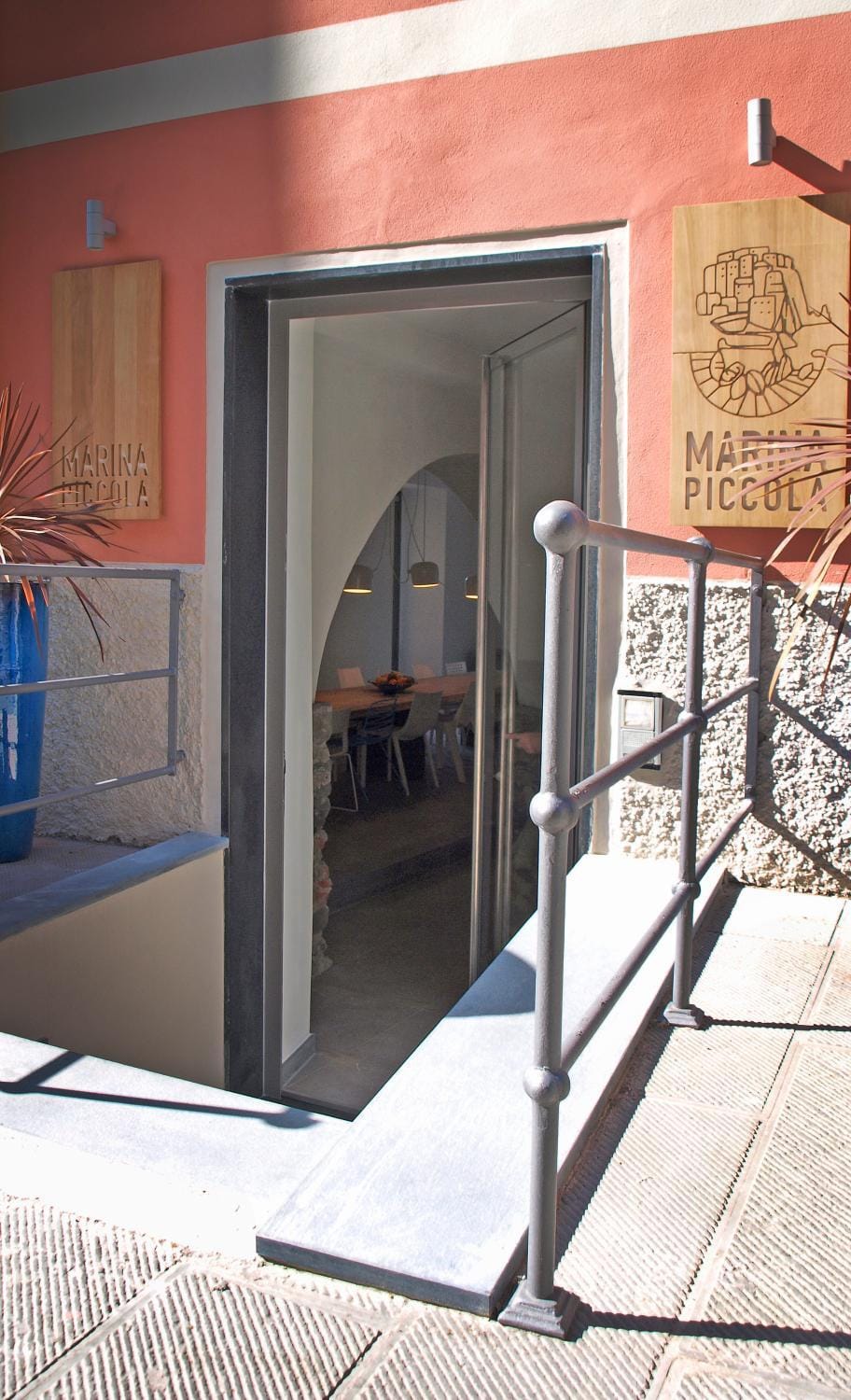 Facade/entrance, Facade/entrance