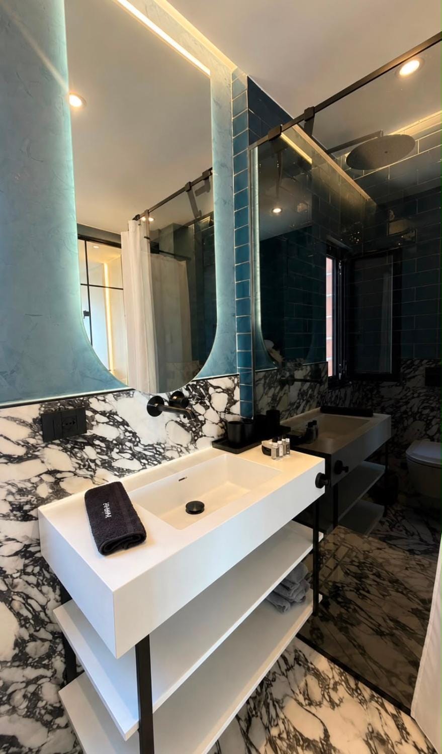 Luxury 1932 Bed and Breakfast in Vlorë County, Albania