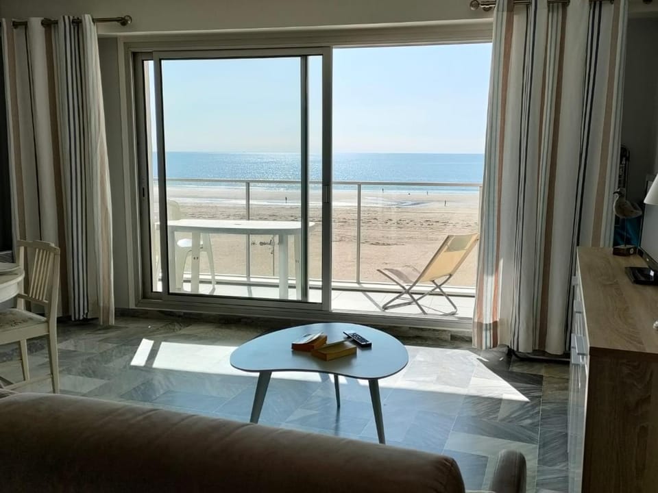 Bel Apt 2 Chambres en Front de Mer + Terrasse et Garage Privé - FR-1-323-324 Apartment in Saint-Jean-de-Monts