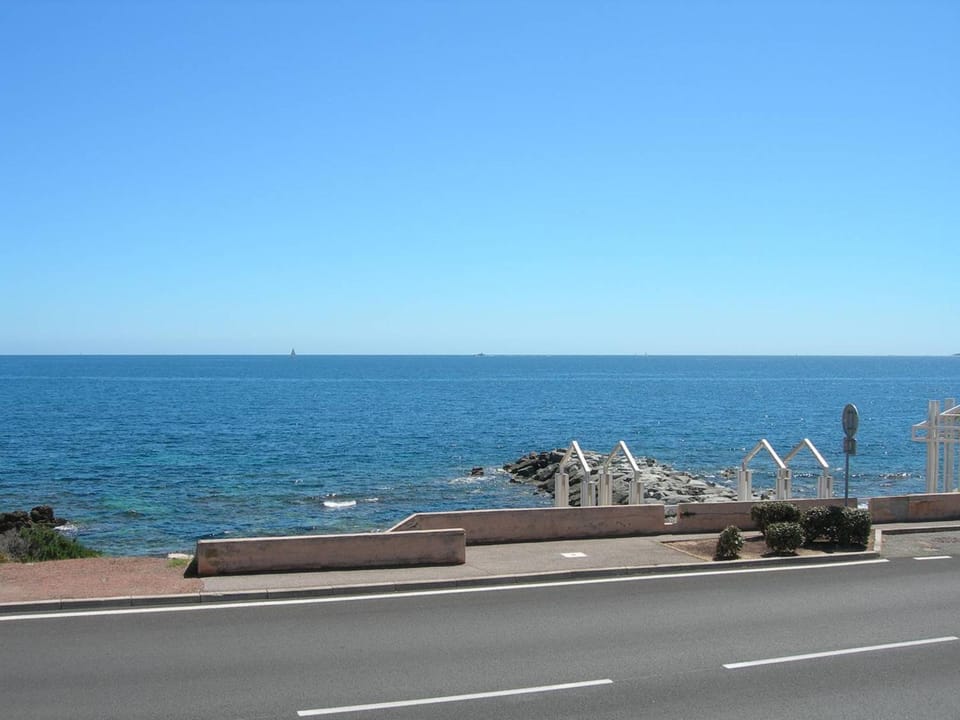 Panoramique mer, T2 climatisé neuf avec stationnement à 200 m du village - FR-1-768-55 Apartment in Roquebrune-sur-Argens
