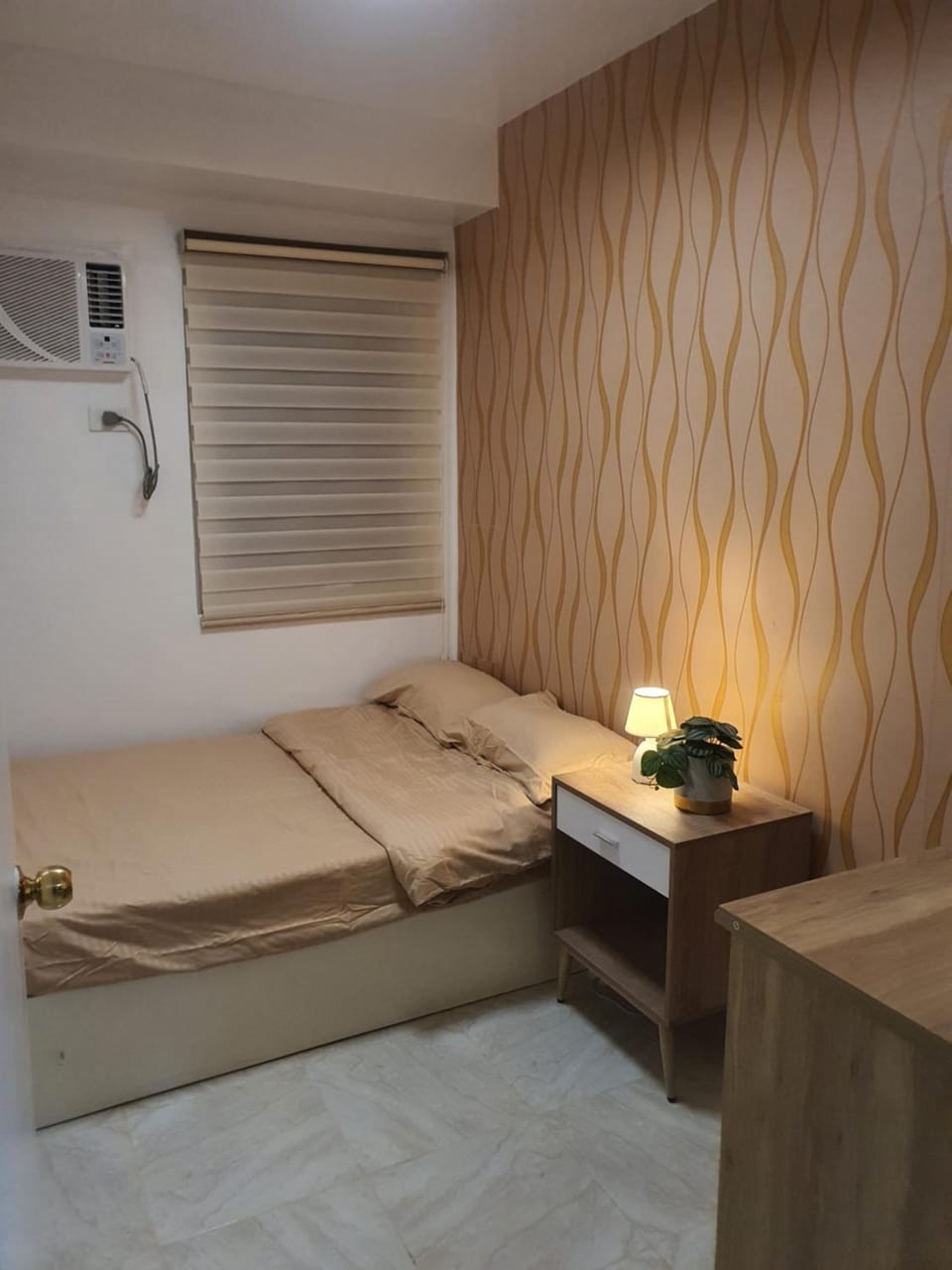 Bed, Photo of the whole room, Bedroom, air conditioner