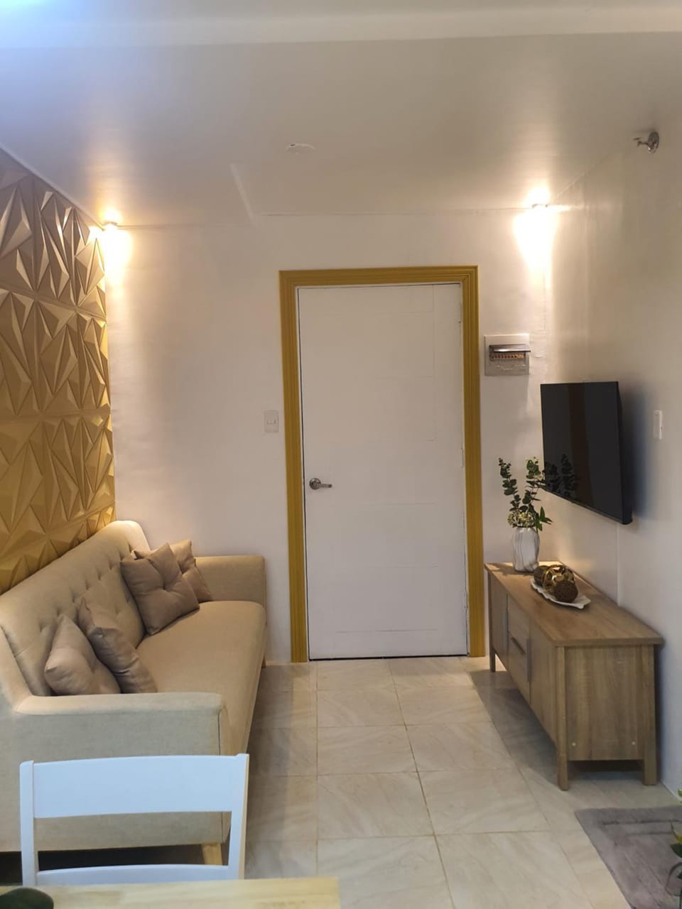 Communal lounge/ TV room, TV and multimedia, Living room, Seating area, Evening entertainment
