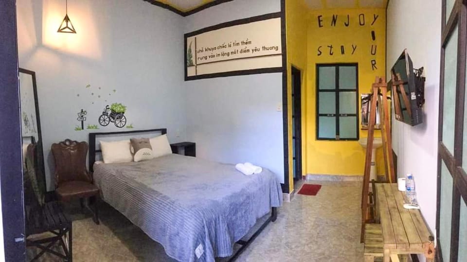 Bed, TV and multimedia, Bedroom, hair dresser