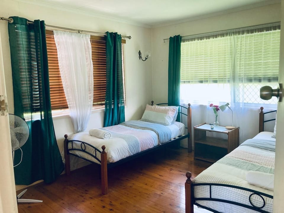 Central 3-Bedroom House with Garden Villa in Tamborine Mountain