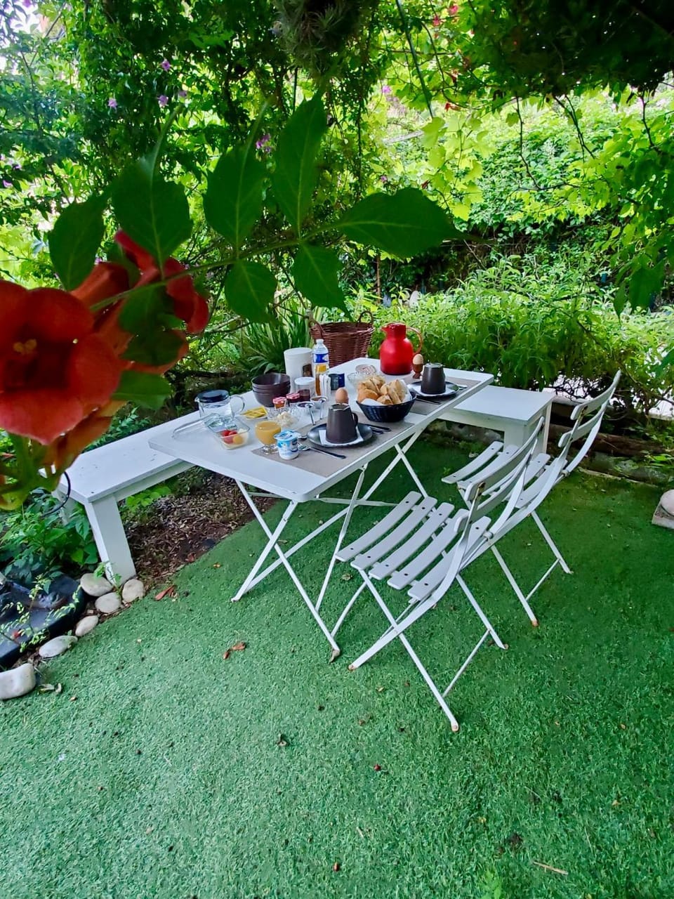 Garden, Breakfast
