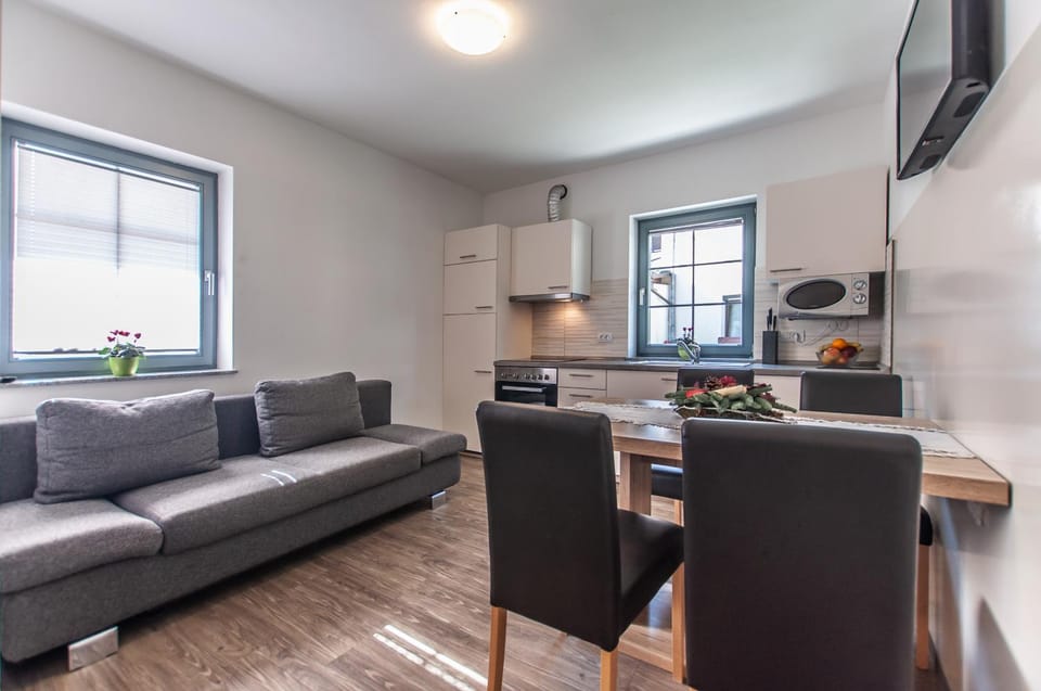 TV and multimedia, Kitchen or kitchenette, Seating area, Dining area
