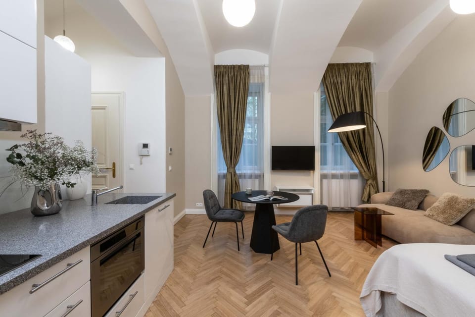 TV and multimedia, Kitchen or kitchenette, Living room, Dining area