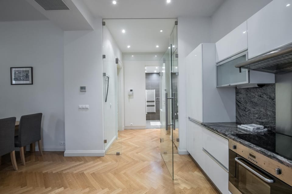 Kitchen or kitchenette, oven, stove